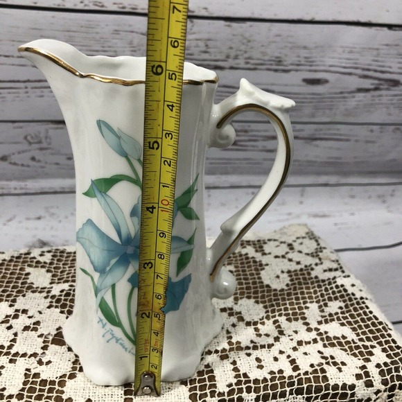 Raj Calif Porcelain Pitcher Signed Day Lily - Picture 8 of 9